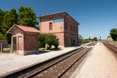 Stazione di Tresigallo, linea Ferrara-Codigoro (R. Vlahov, luglio 2011)