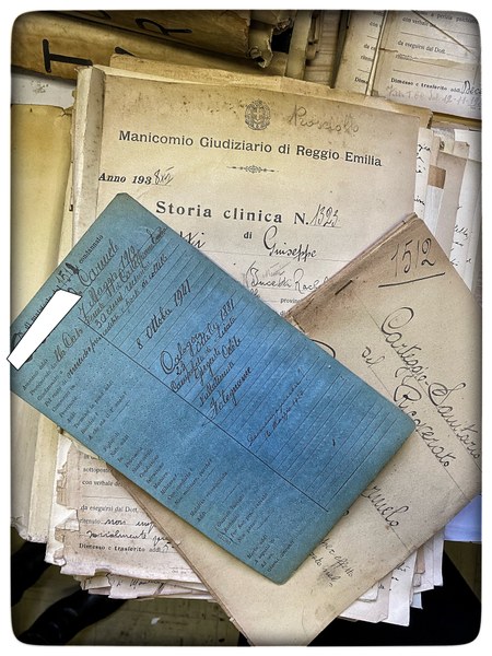 Reggio Emilia, Biblioteca “C. Livi”, Archivio dell’ex Ospedale Psichiatrico Giudiziario di Reggio Emilia, Documenti tratti dalle cartelle cliniche