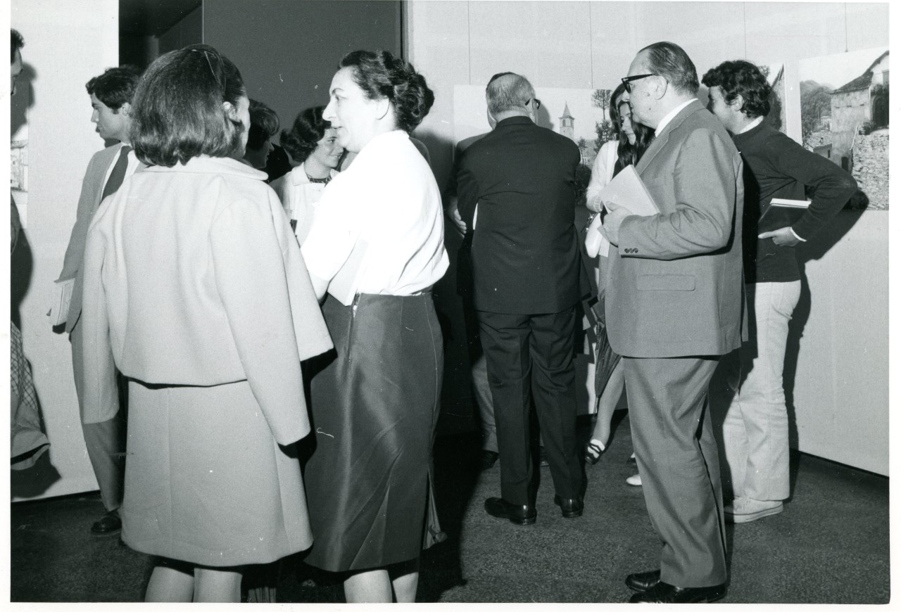 Il pubblico alla mostra della terza campagna di rilevamento, 1970