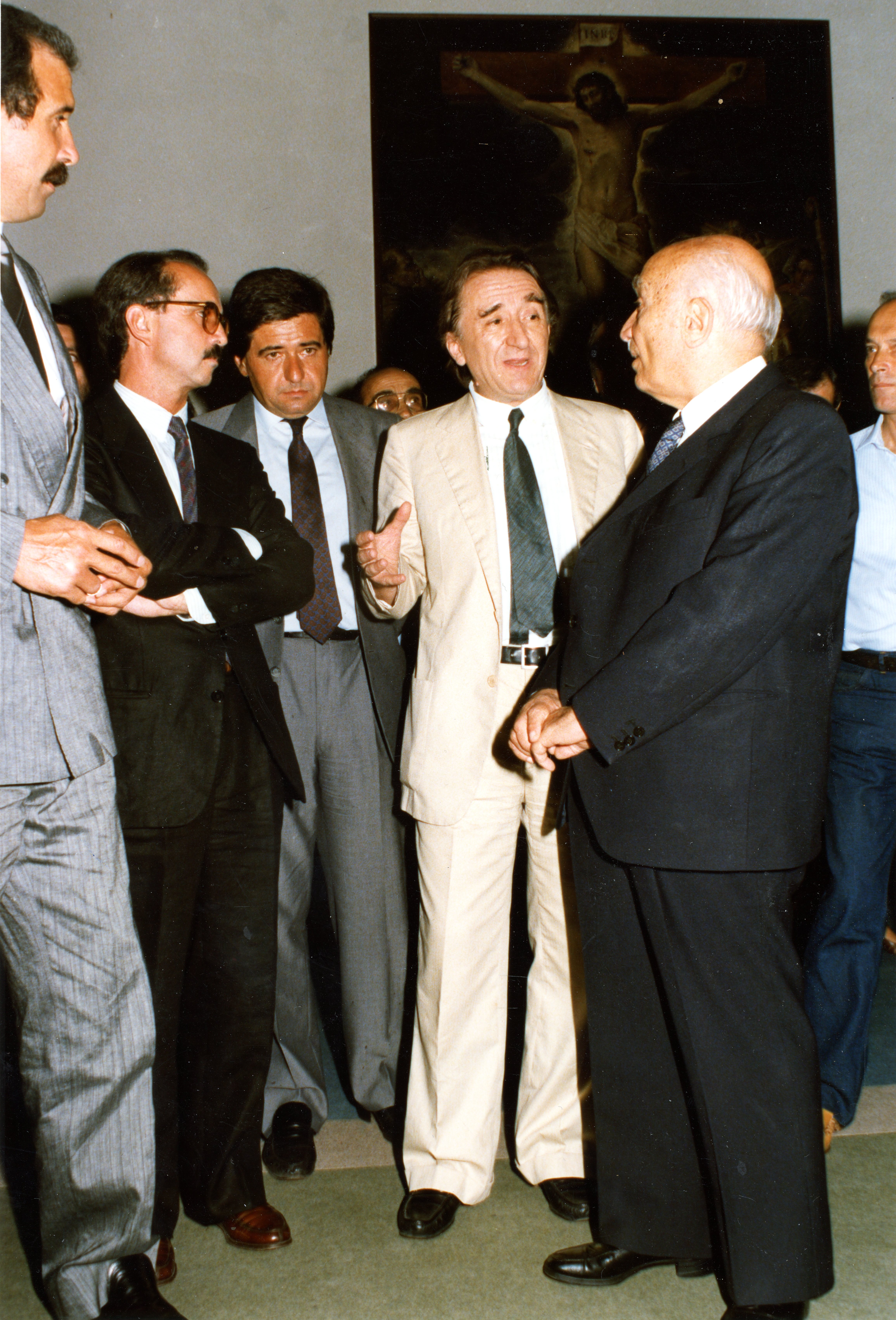 Inaugurazione de 'Nell'età di Correggio e dei Carracci', Andrea Emiliani illustra la mostra ad Amintore Fanfani. Da sinistra Renzo Imbeni, Lanfranco Turci, Luigi Covatta, 1985 