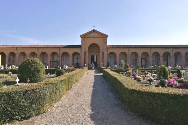 Cimitero di Bazzano, Valsamoggia (Bologna) - foto Ilaria Di Cocco - “WebGIS del Patrimonio culturale dell’Emilia-Romagna” (Ministero della cultura, Segretariato regionale per l’Emilia-Romagna)