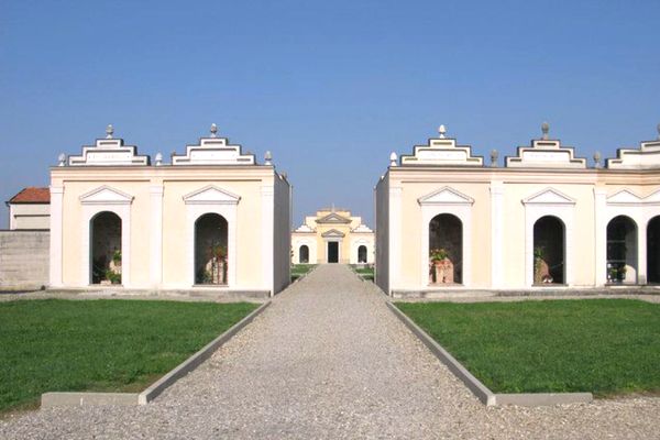 Cimitero di Besenzone (Piacenza) - foto Marco Cassola - “WebGIS del Patrimonio culturale dell’Emilia-Romagna” (Ministero della cultura, Segretariato regionale per l’Emilia-Romagna)