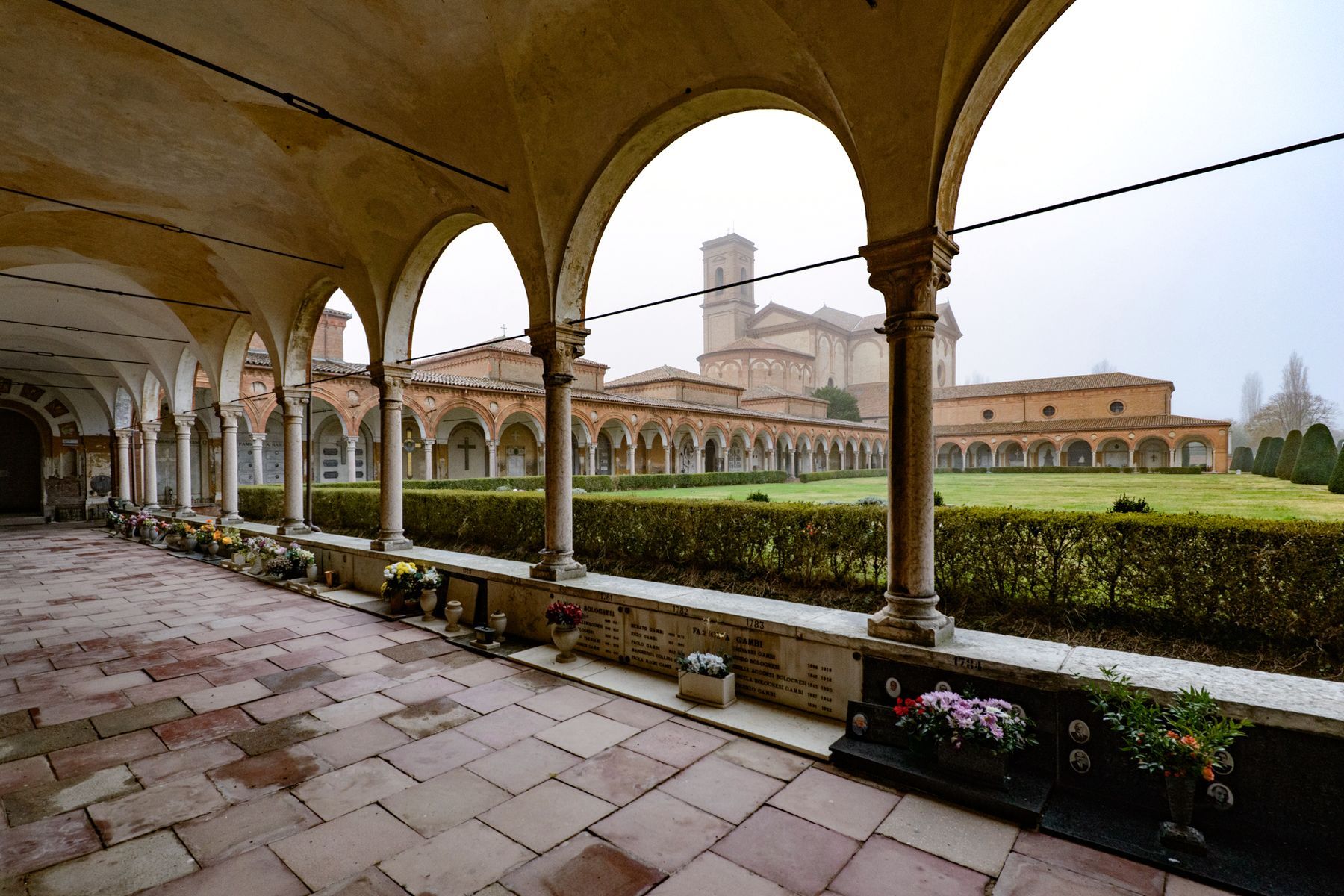 Cimitero-della-Certosa-di-Ferrara_foto-Andrea-Scardova.jpg