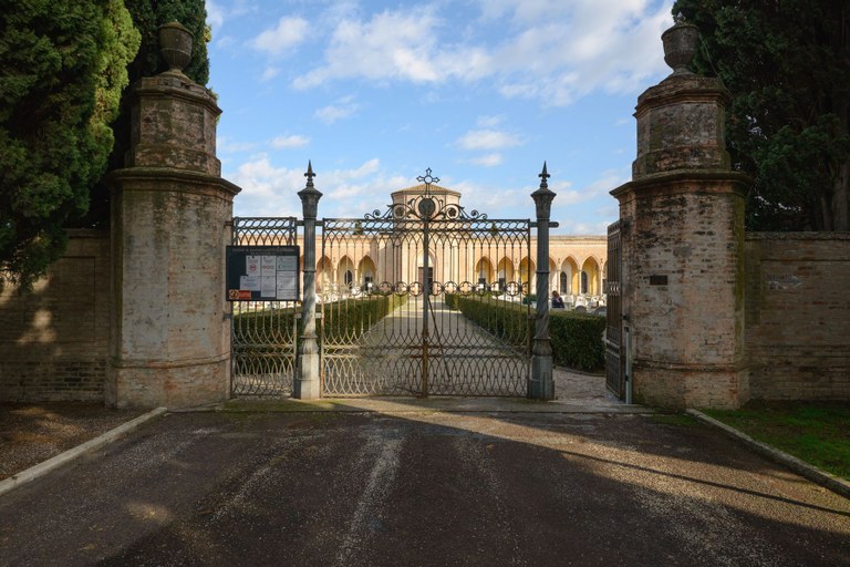 Cimitero-di-Santarcangelo-di-Romagna_foto-Andrea-Scardova.jpg