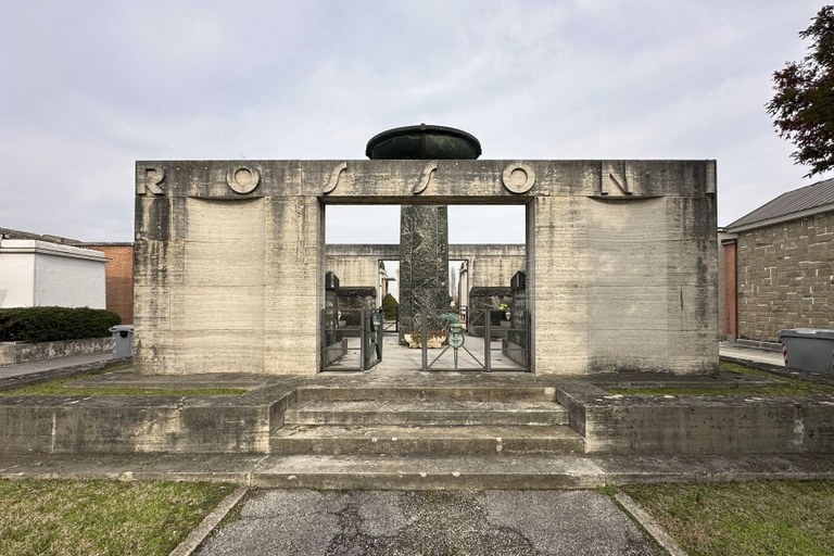 Cimitero-di-Tresigallo_foto-Andrea-Scardova.jpg