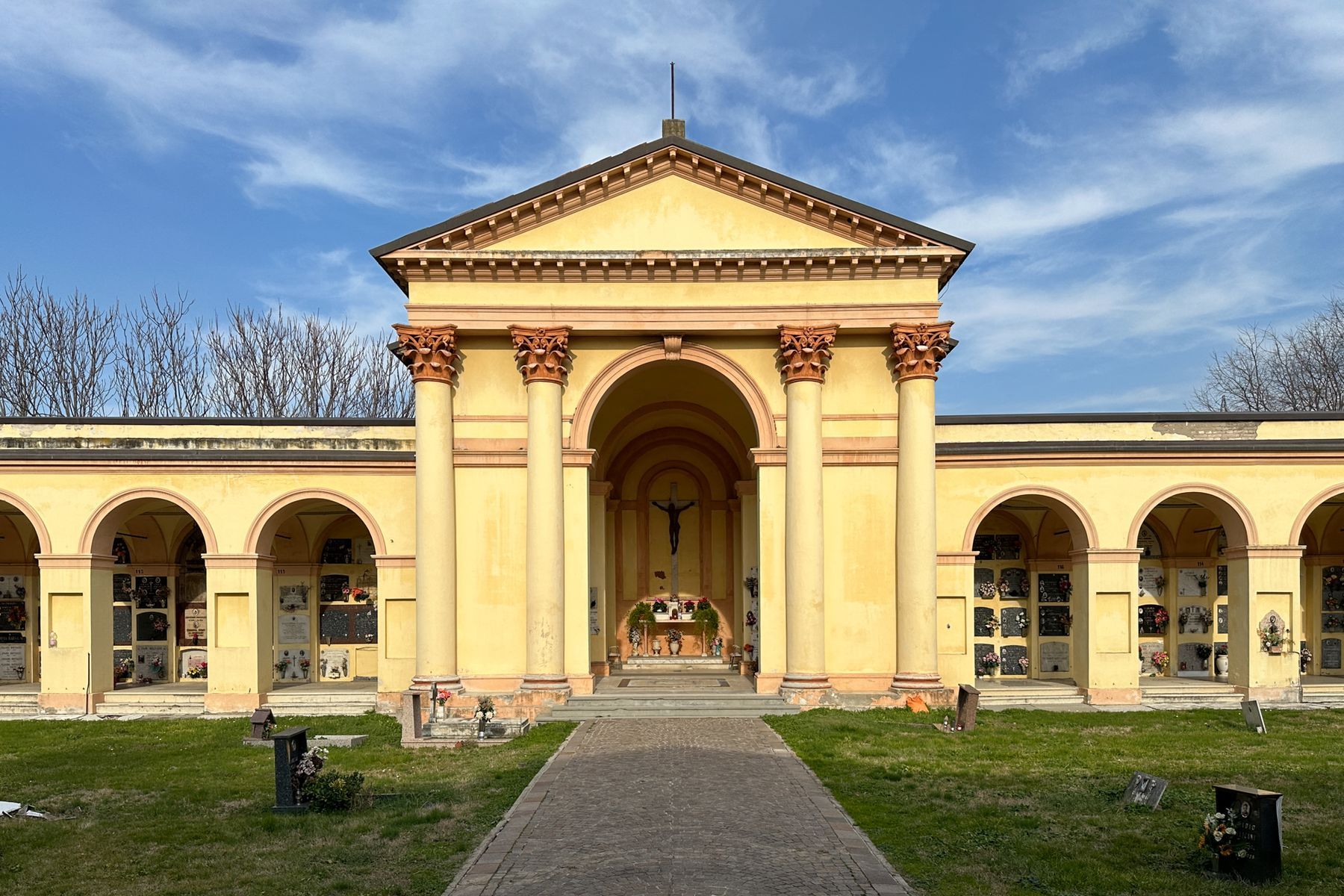 Cimitero-napoleonico-di-Castelfranco-Emilia_foto-Andrea-Scardova.jpg