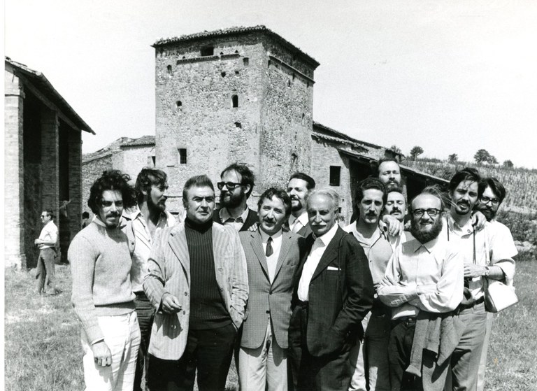 Da sinistra: Leone Pancaldi, Andrea Emiliani, Paolo Monti, Antonio Storelli. In econda fila, tra gli altri, Sergio Venturi, Gian Carlo Roversi, Piero Tranchina, Nicola Zamboni. Seconda campagna di rilevamento, Prada (RA) 1969