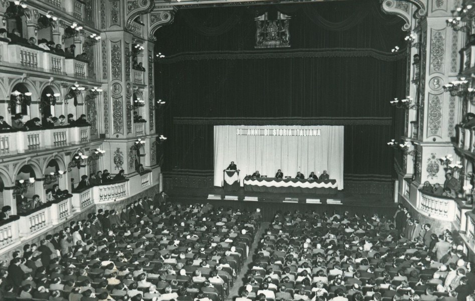 Istituto storico Parri, Raccolte fotografiche, Teatro comunale di Bologna, 1961