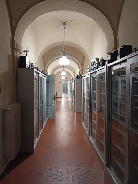 Istituto storico Parri, Sede, corridoio primo piano