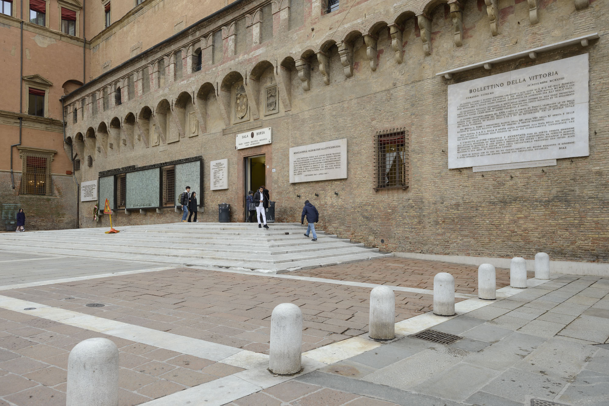 Bologna, Palazzo d'Accursio: il sarcario dei partigiani - foto di Andrea Scardova