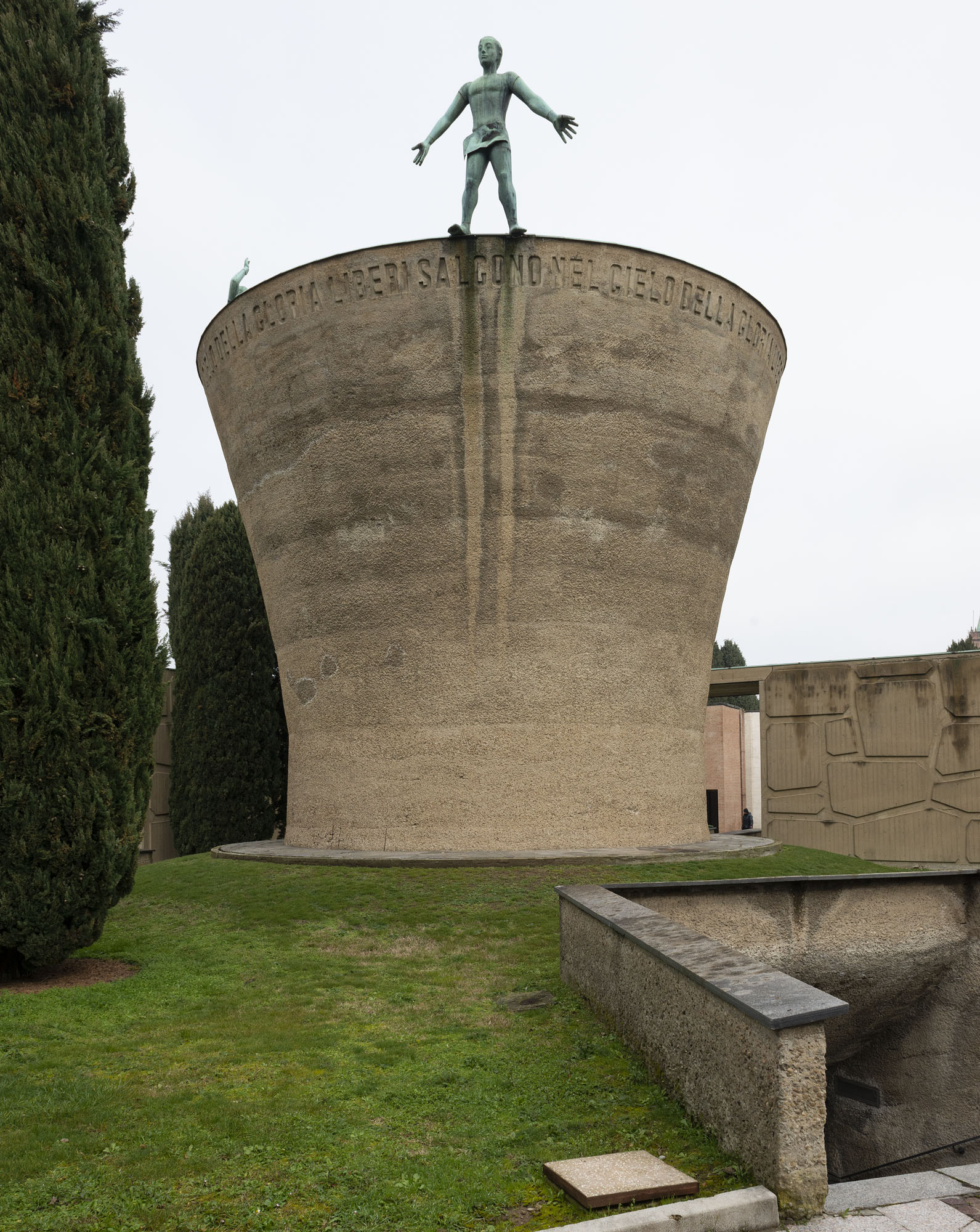 Bologna, Cimitero monumentale della Certosa: l'Ossario dei caduti partigiani - foto di Andrea Scardova