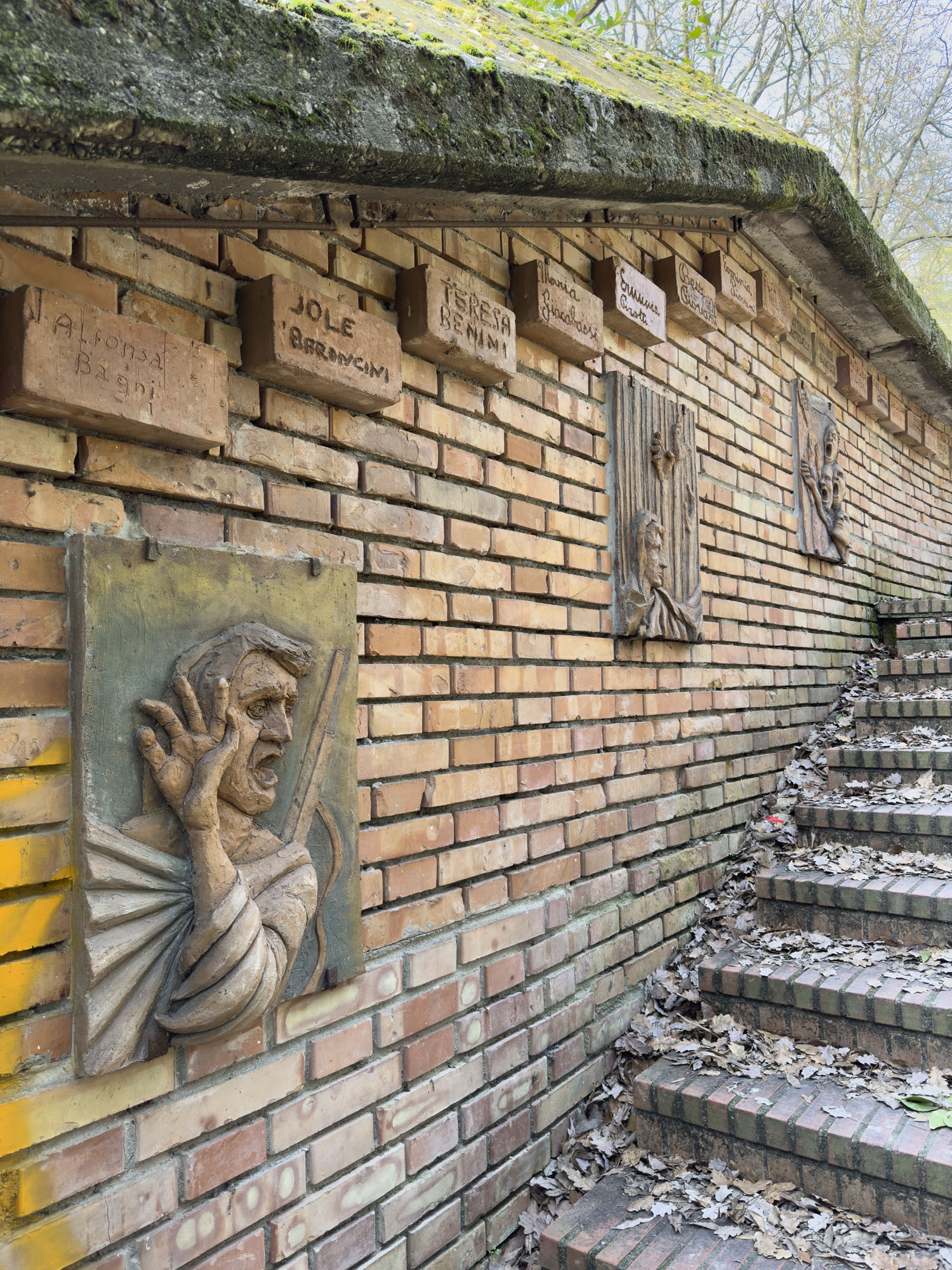 Bologna, Villa Spada: il Monumento alle cadute partigiane - foto di Andrea Scardova