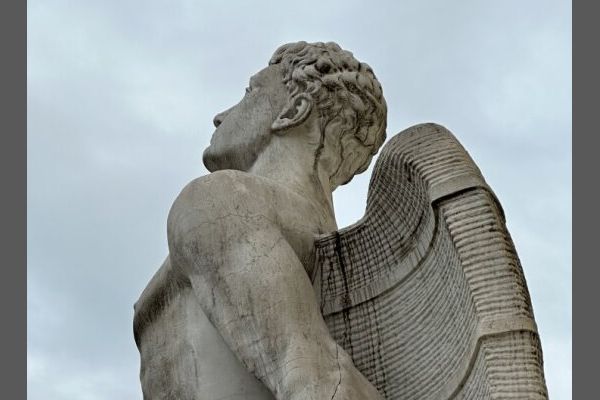 Forlì, statua di Icaro - foto di Andrea Scardova