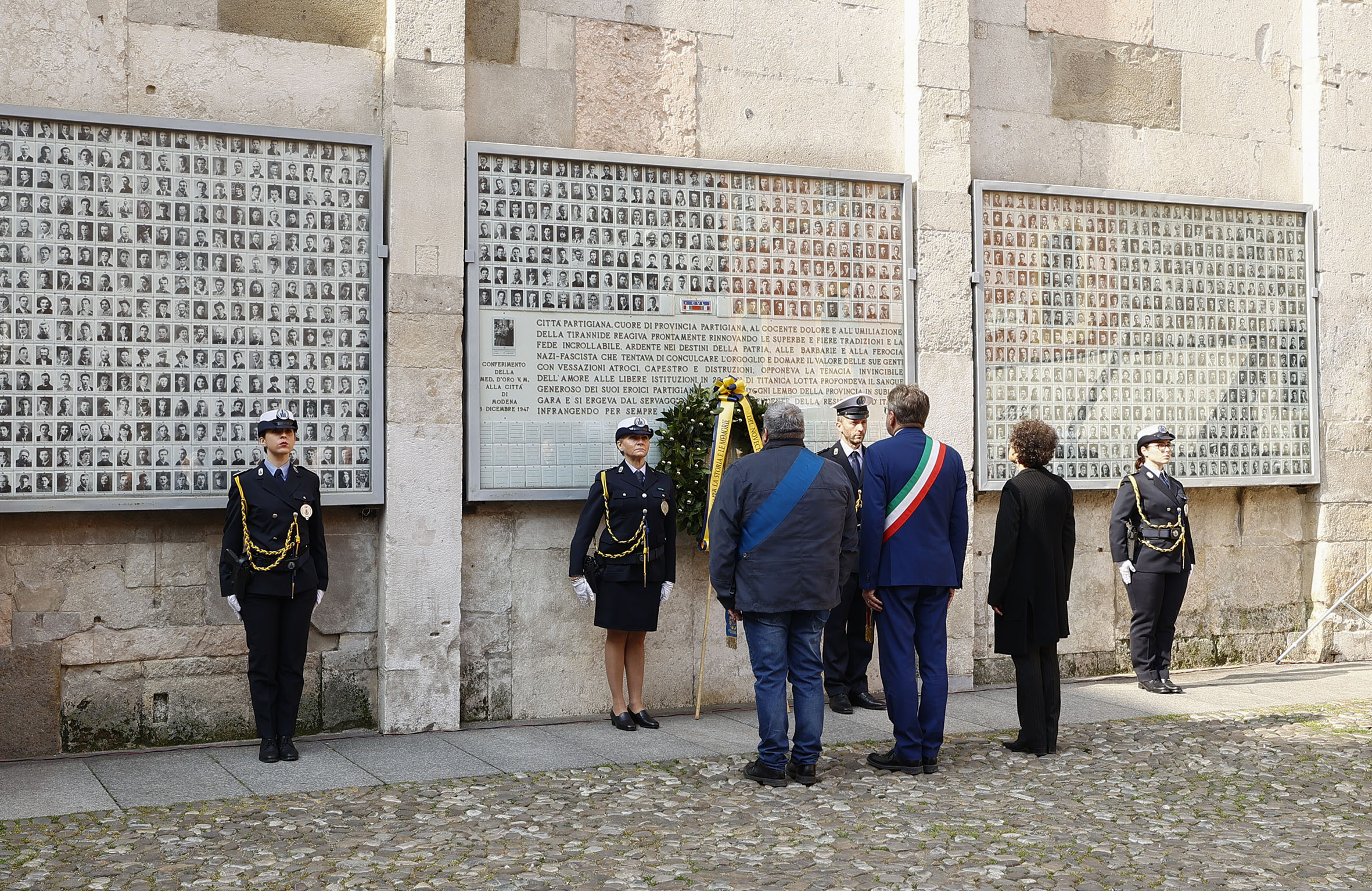 Cerimonia di commemorazione al Sacrario partigiano della Ghirlandina, Modena - foto Comune di Modena