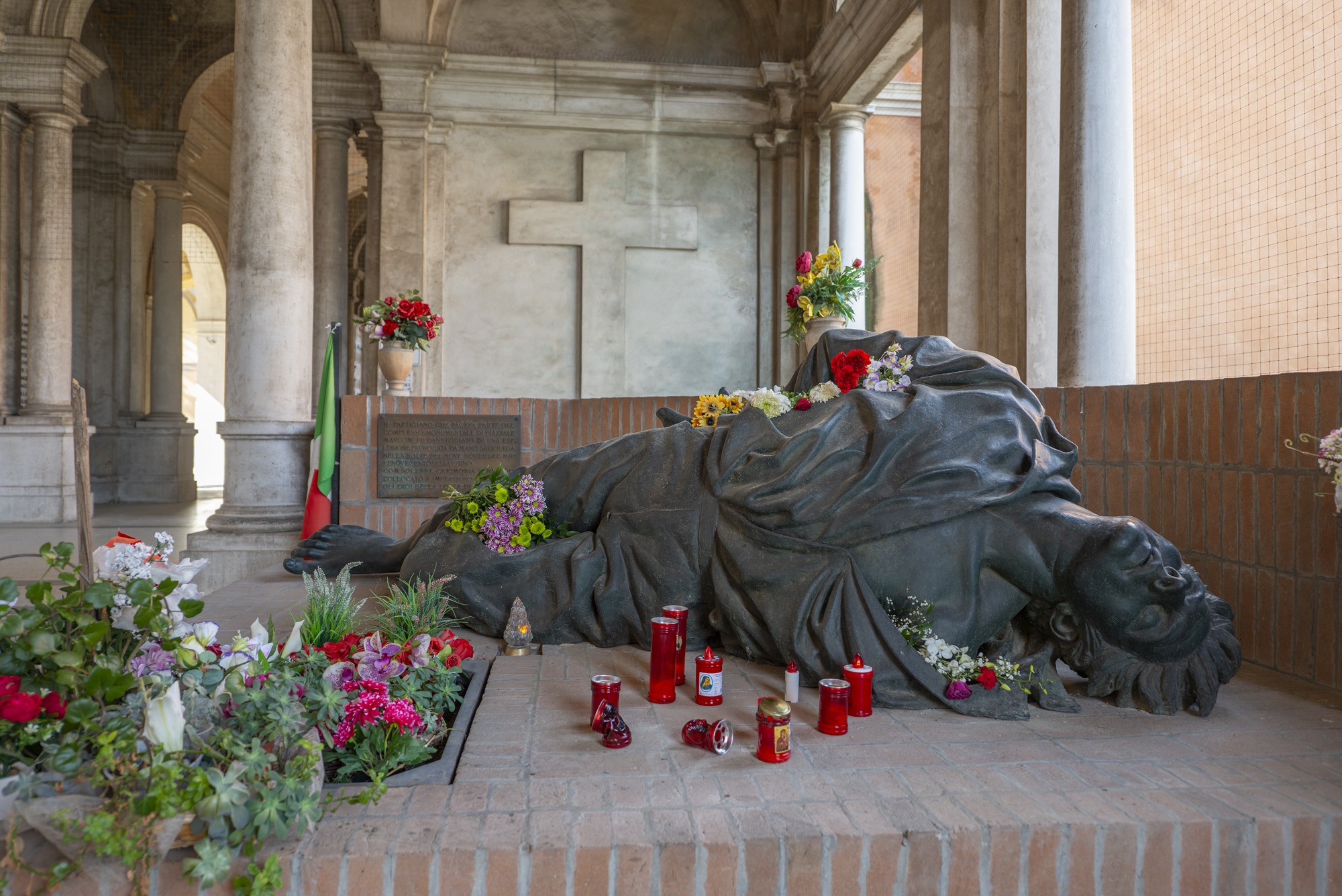 Il Monumento al Partigiano nel Cimitero della Villetta a Parma - foto Andrea Scardova