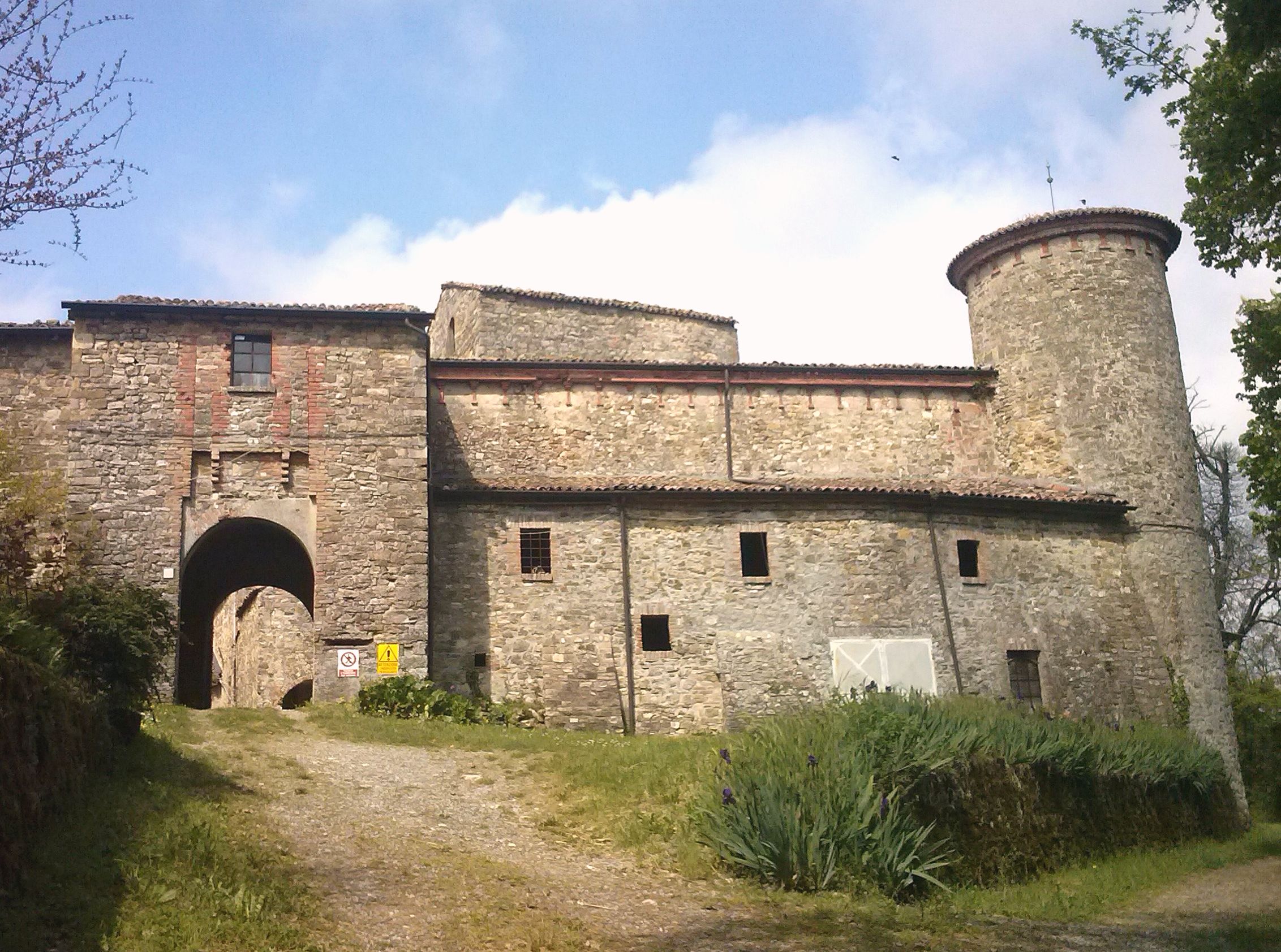 Il Castello di Monticello a Gazzola (Piacenza) - foto Mattia94raggio (CC BY-SA)