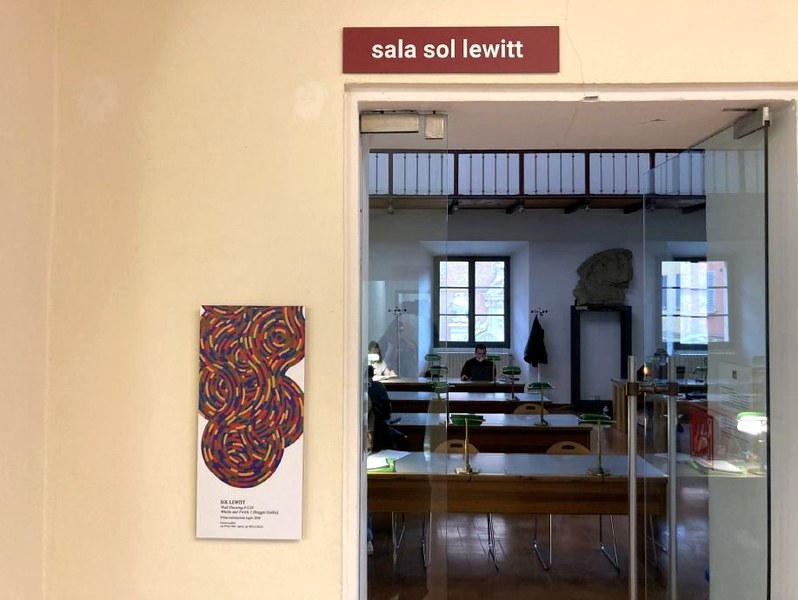 Biblioteca Panizzi di Reggio Emilia: la nuova segnaletica realizzata nel 2022