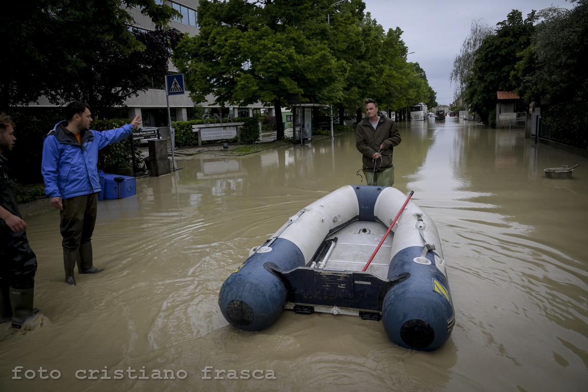 Forlì, evacuazione via Pellacano. Foto di Cristiano Frasca