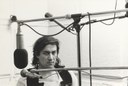 Demetrio Stratos durante la registrazione in solo dal titolo "Metrodora", edita per la collana Cramps/Diverso, Milano, 1976 - foto di Roberto Masotti (Lelli e Masotti Archivio)