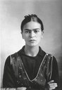 Ritratto di Frida Kahlo dopo la morte della madre Messico, 16/10/1932