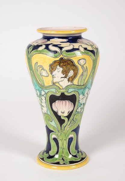 Vaso con volti femminili e fiori, 1896-1898, Arte della Ceramica, collezione privata