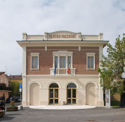 Medolla (MO), Teatro Comunale W. Facchini, esterno