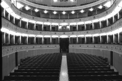 Mirandola (MO), Teatro Nuovo, la sala vista dal palcoscenico