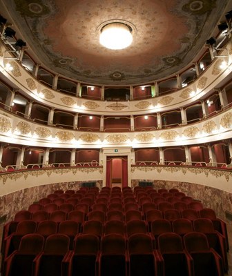 Pieve di Cento (BO), Teatro Alice Zeppilli, la sala teatrale vista dal palcoscenico