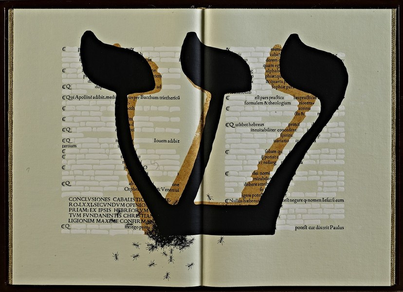 Emilio Isgrò, La Cabala di Venere 2014 Acrilico su tela a stampa montata su libro montato su legno, leggio in legno 44,7x62,3 cm, leggio h 153,5 cm Collezione privata