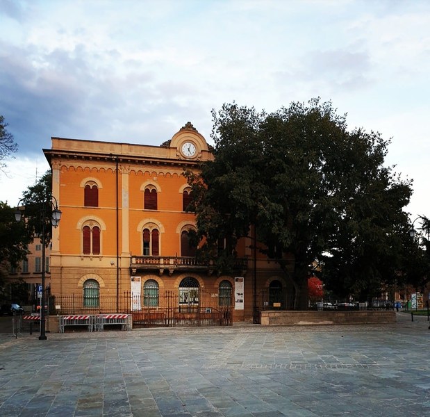Biblioteca comunale di Castelnovo di Sotto, esterni