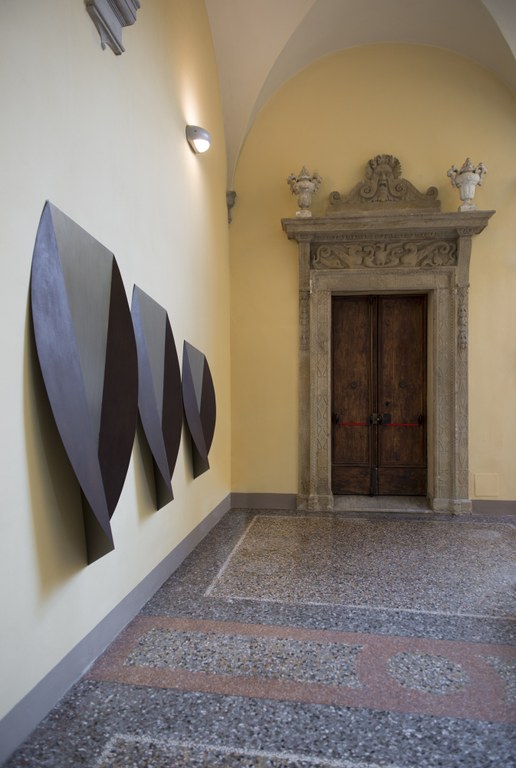 Palazzo Bonasoni, piano terra e Trittico, opera di Pinuccia Bernardoni