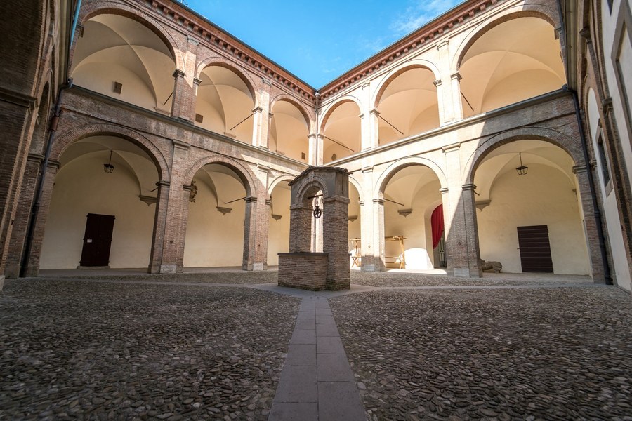 12 Palazzo Pretorio, Terra del Sole. Corte e appartai decorativi.jpg