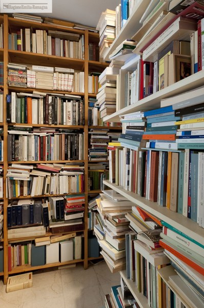La casa dei libri: l'abitazione di Ezio Raimondi a Bologna. Foto Andrea Scardova, Regione Emilia-Romagna