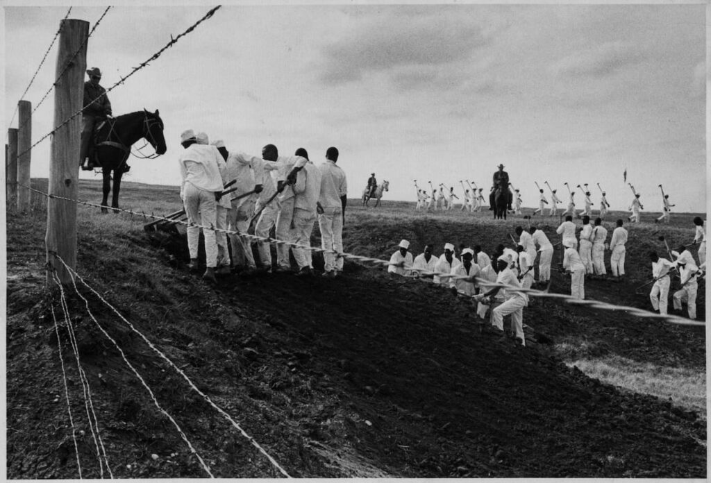 Conversations with the Dead - foto © Danny Lyon