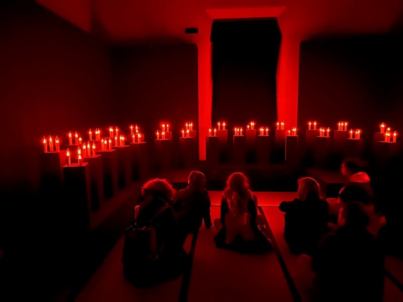 La stanza del rituale delle cento candele