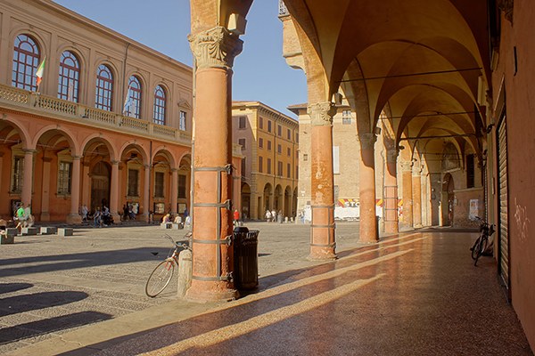 Piazza_Verdi,_Bologna Foto Alessandro Siani web.jpg