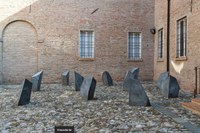 L’opera scultorea di Mauro Staccioli "invade" Soliera