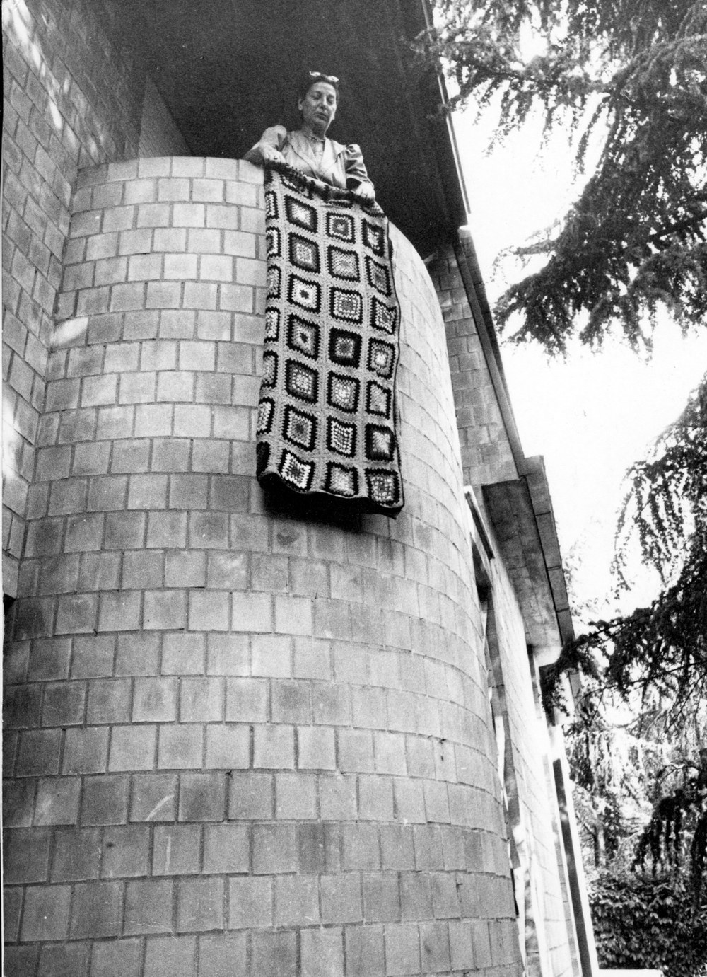 Ada Defez nella sua abitazione di Modena nel Villaggio Giardino (metà anni '80)