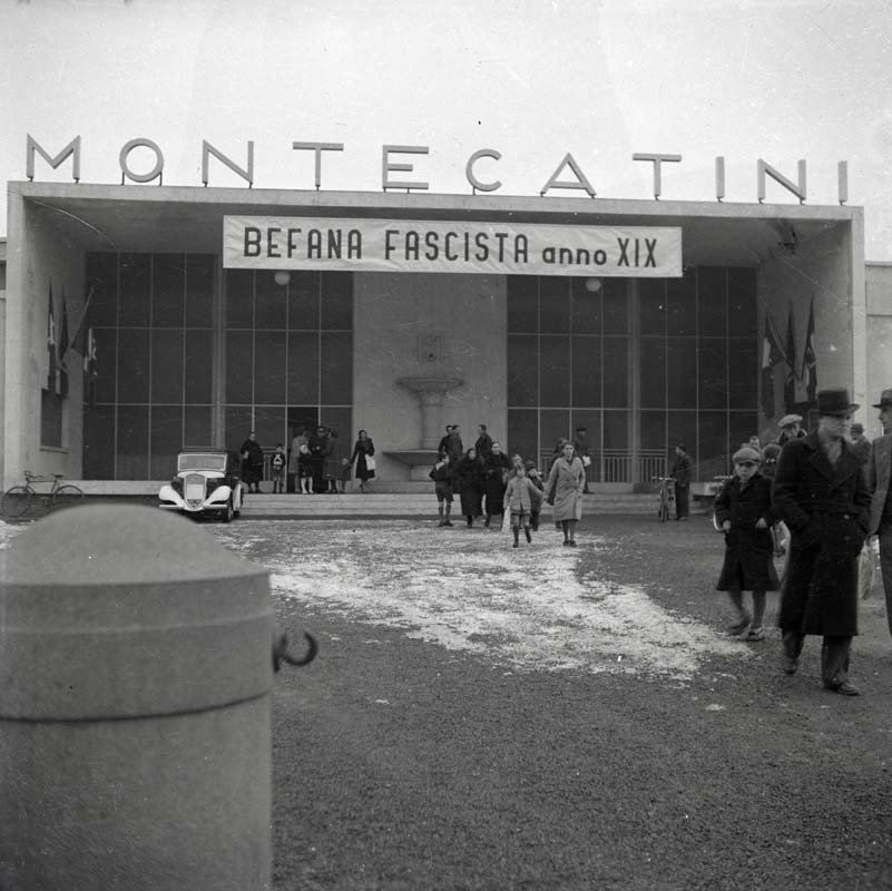 Festeggiamenti della Befana Fascista (Sinigo, stabilimento Montecatini), 1941, ©: Fototeca dell’Archivio provinciale di Bolzano / Sisto Sisti