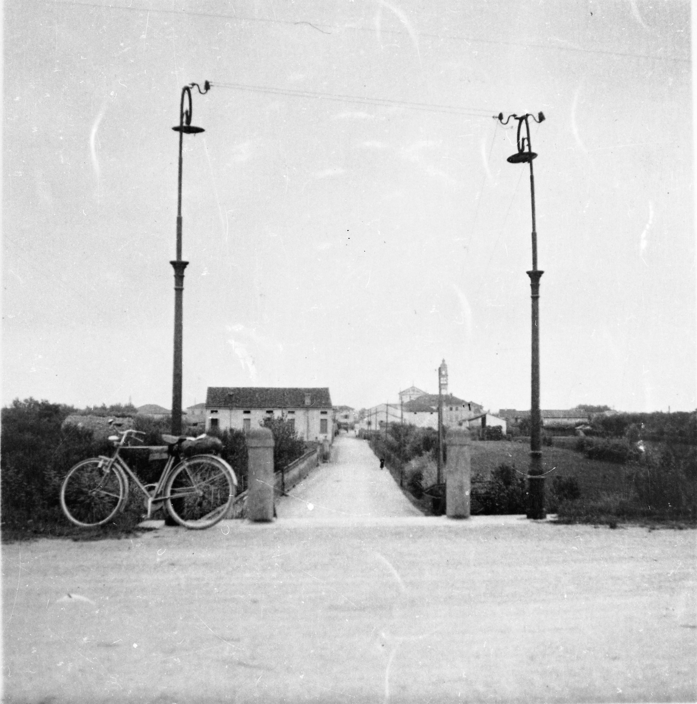 Giovannino Guareschi, In riva al Po, Bergantino (Rovigo), 1941
© Archivio Giovannino Guareschi