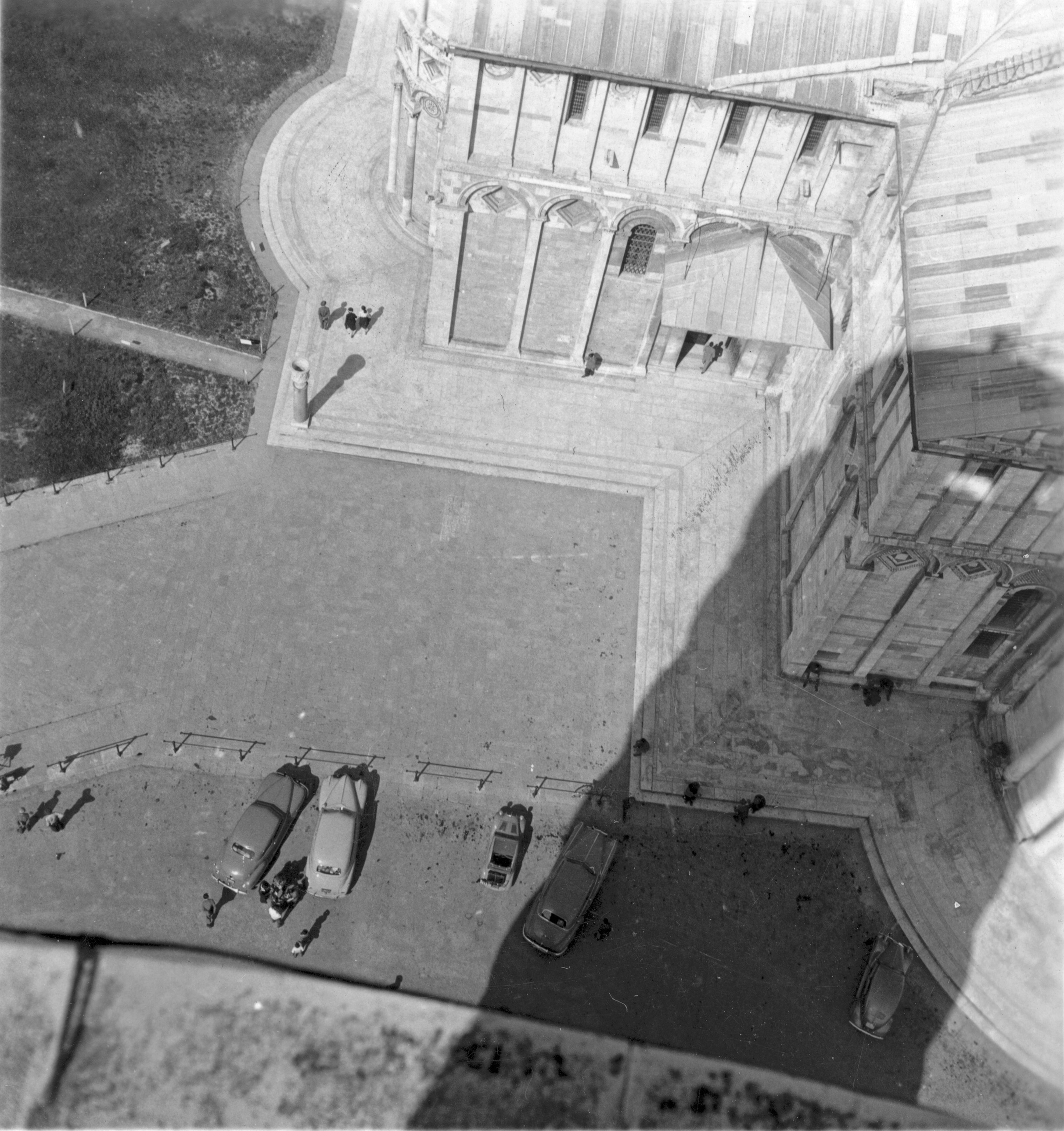 (Giovannino Guareschi, Pisa, 1949
 © Archivio Giovannino Guareschi)