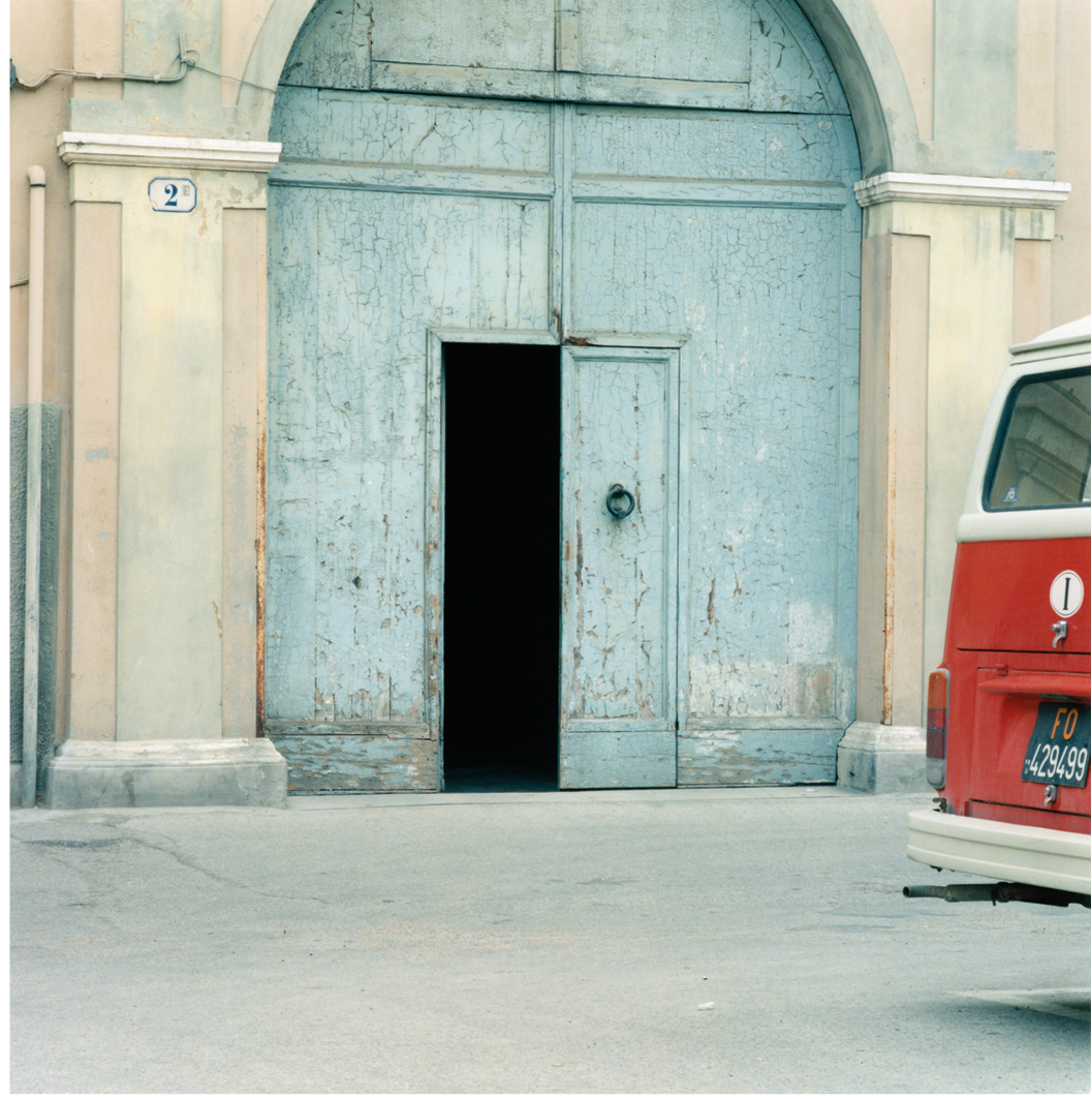 foto: Guido Guidi, piazza Aguselli, Cesena, 1984