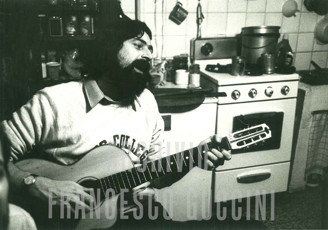 Francesco Guccini in cucina, Bologna, 1973/74, Courtesy Francesco Guccini