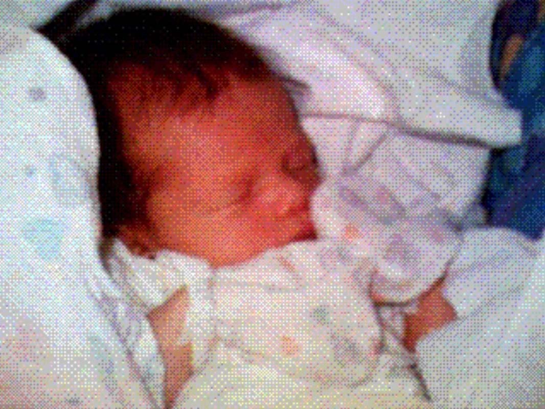 Prima immagine condivisa con un cellulare. In foto la neonata Sophie, figlia dell'informatico Philippe Kahn, inviata l'11 giugno 1997 da un ospedale di Santa Cruz, California. Kahn utilizzò un prototipo rudimentale composto da una fotocamera digitale collegata a un telefono Motorola StarTAC 