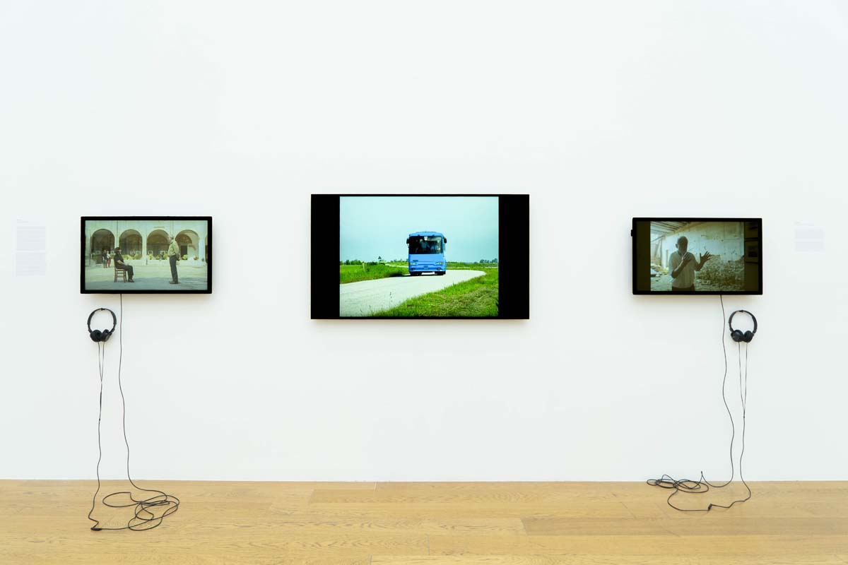(Veduta di allestimento mostra Luigi Ghirri e Gianni Celati. Verso la Foce. MAMbo. Foto di Ornella De Carlo)