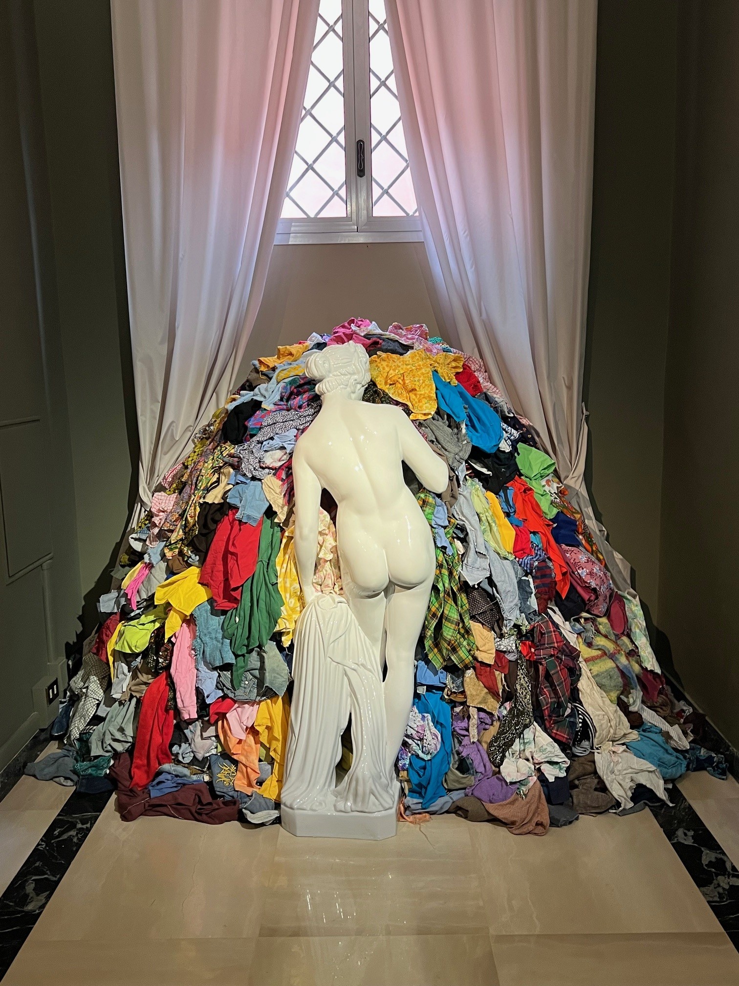 (Venere degli stracci, 1967-2022. Allestimento a Palazzo Boncompagni)