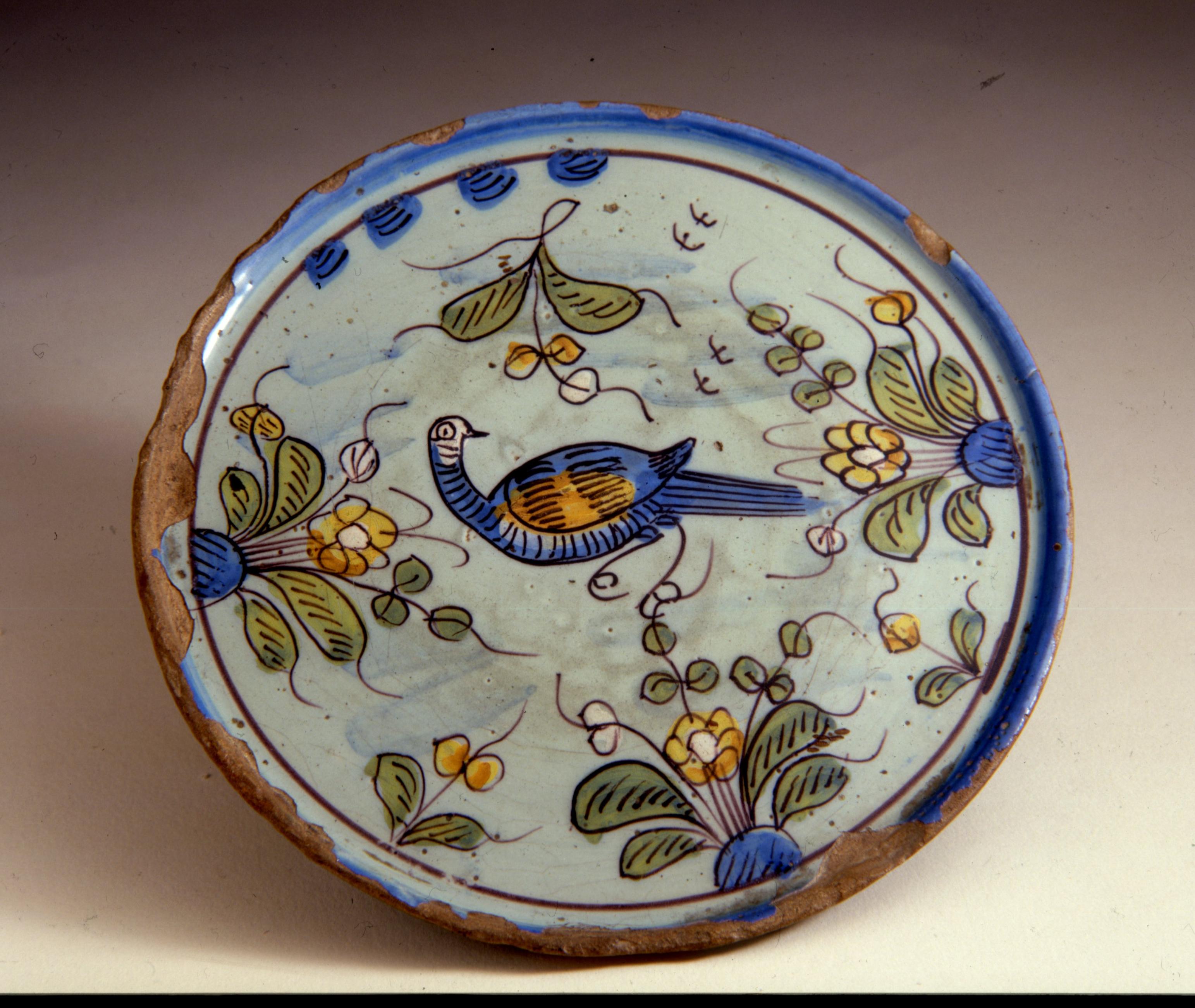 Alzata con uccellino, ceramica graffita carpigiana, fine XVI secolo