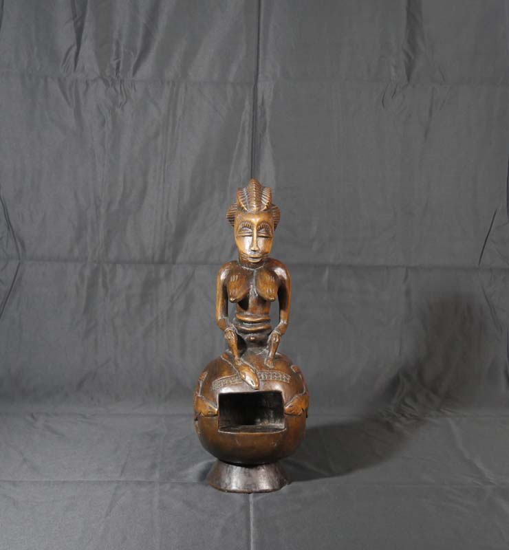 Contenitore rituale Mboko. Popolazione Luba, Repubblica Democratica del Congo. XX Secolo