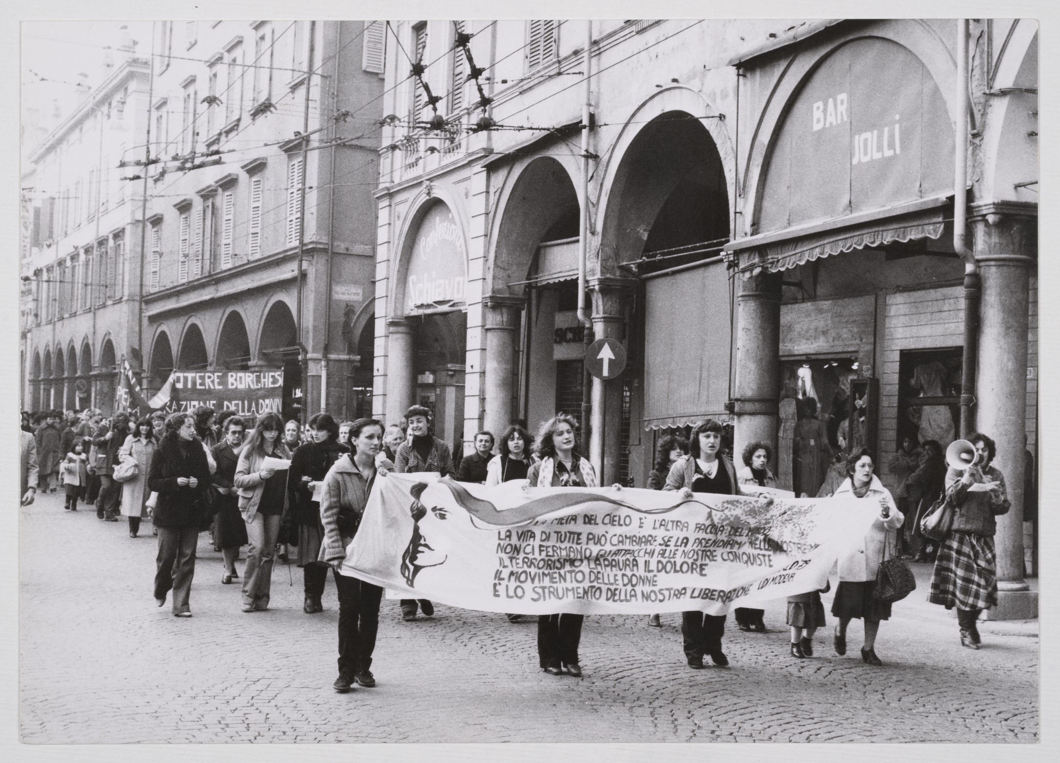 8 marzo 1979 a Modena. Per i consultori e la legge sull'aborto (Centro documentazione donna, Archivio fotografico UDI Modena, n.2266)