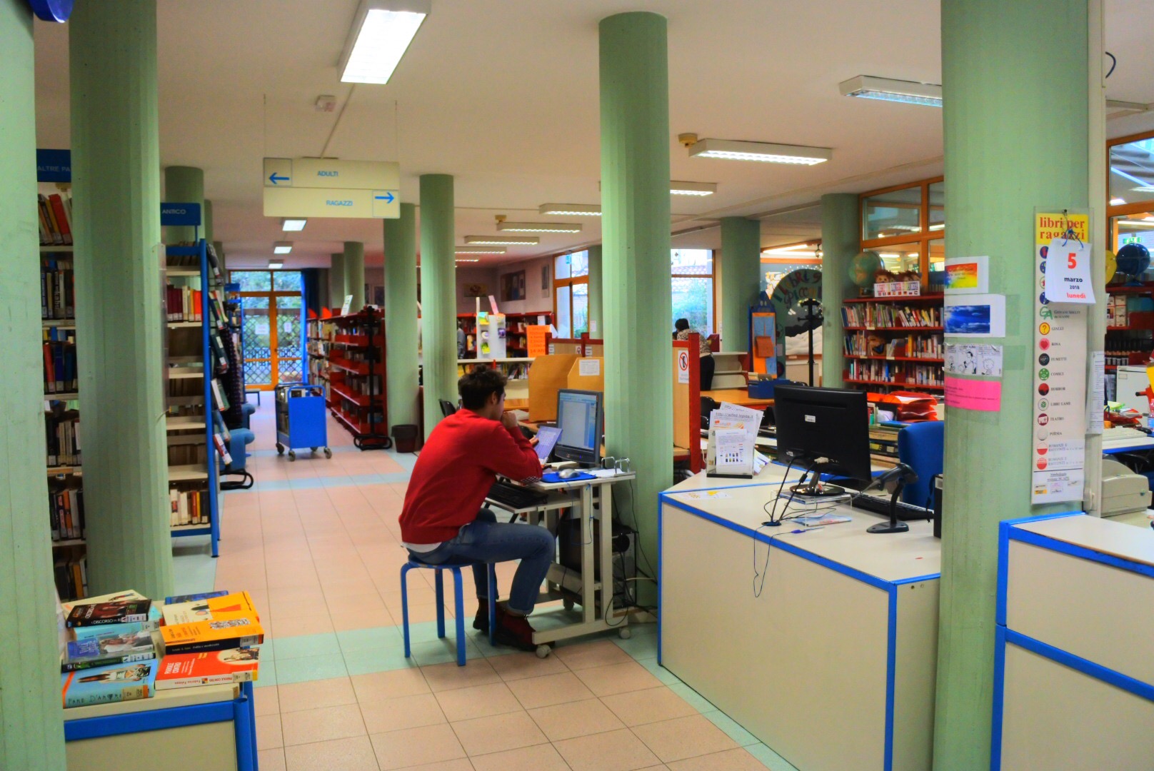 interno biblioteca di Riccione